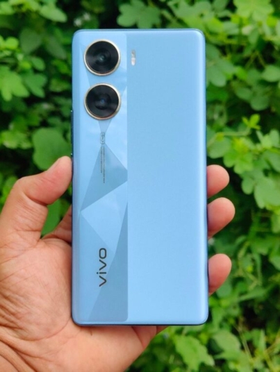 vivo-V29e-Review-Design-Display-Cameras-Build-Quality-11-1024x768